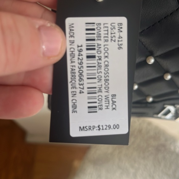 Badgley Mischka NWT crossbody or shoulder bag
Pearl accents - Picture 4 of 8